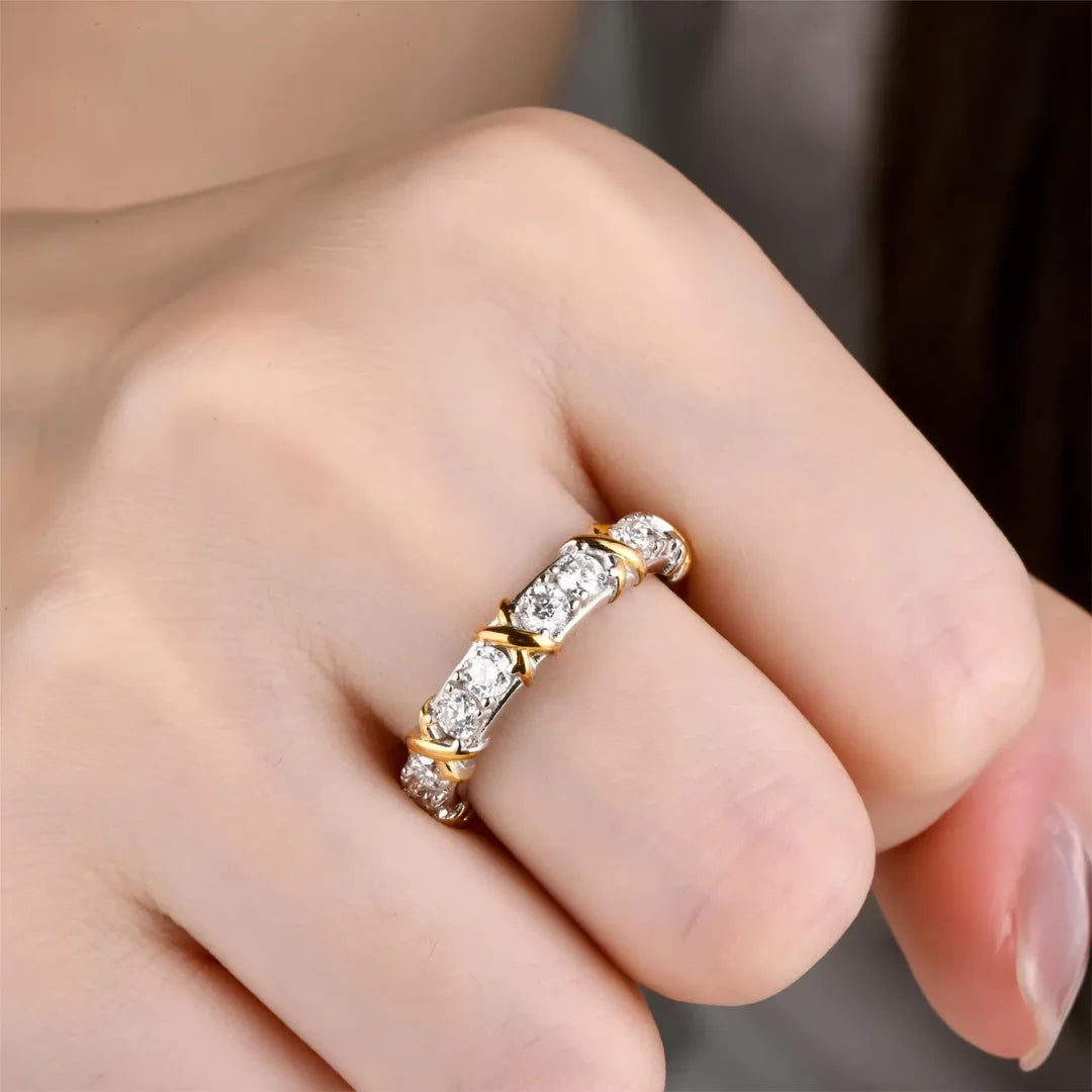 Anel Dezesseis Pedras Moissanite Banhado a Ródio Branco