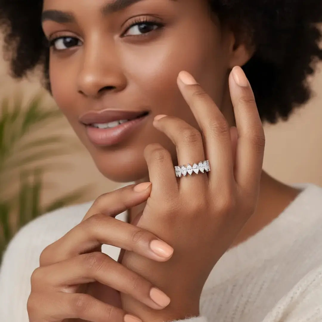 Anel Nivelle com Pedras Moissanite