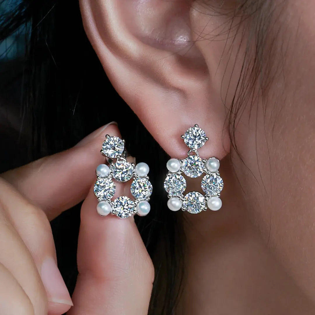 Brinco Pearlisse com Moissanite e Pérolas