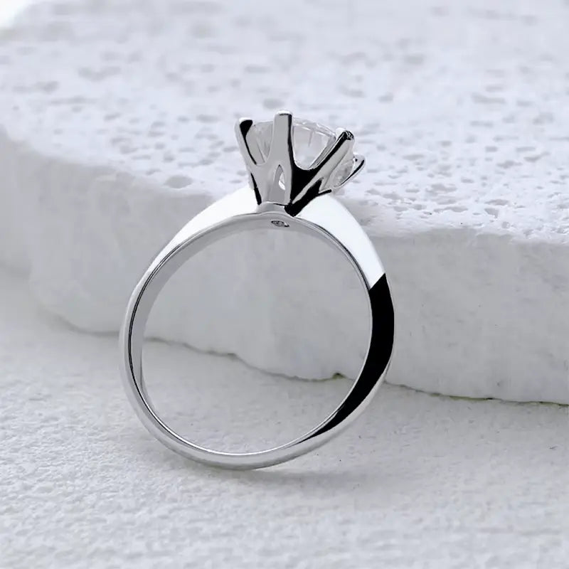Anel Solitário Elen com Pedra Moissanite
