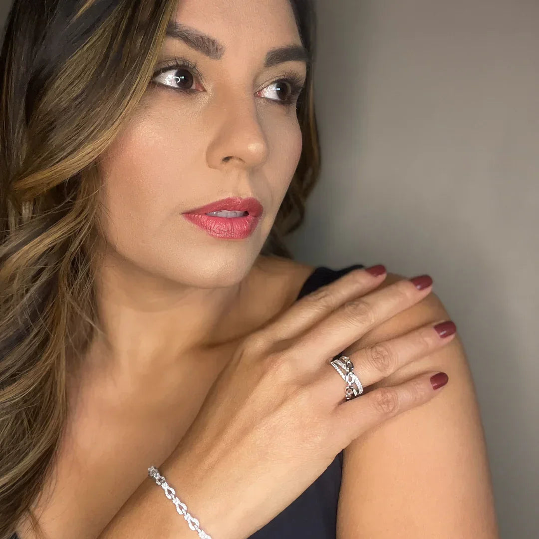 Anel Elos Eternos Cravelado com Moissanite
