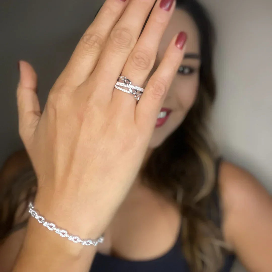 Anel Elos Eternos Cravelado com Moissanite