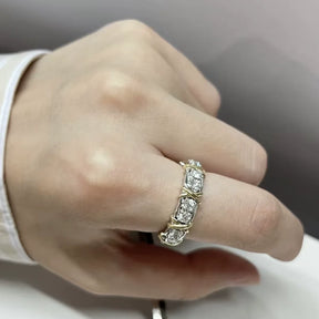 Anel Dezesseis Pedras Moissanite Banhado a Ródio Branco