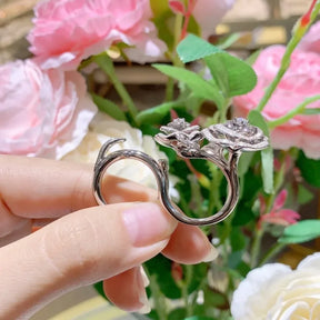 Anel Flor de Camélia Cravejado com Moissanite