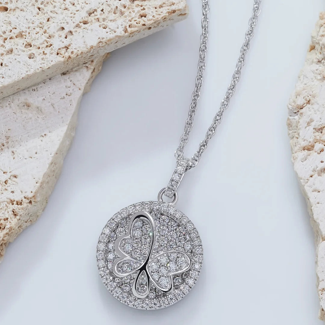 Colar Borboleta Cravejado com Moissanite