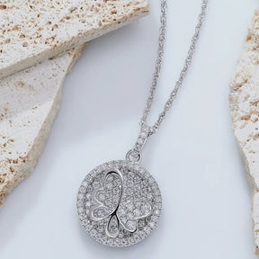 Colar Borboleta Cravejado com Moissanite