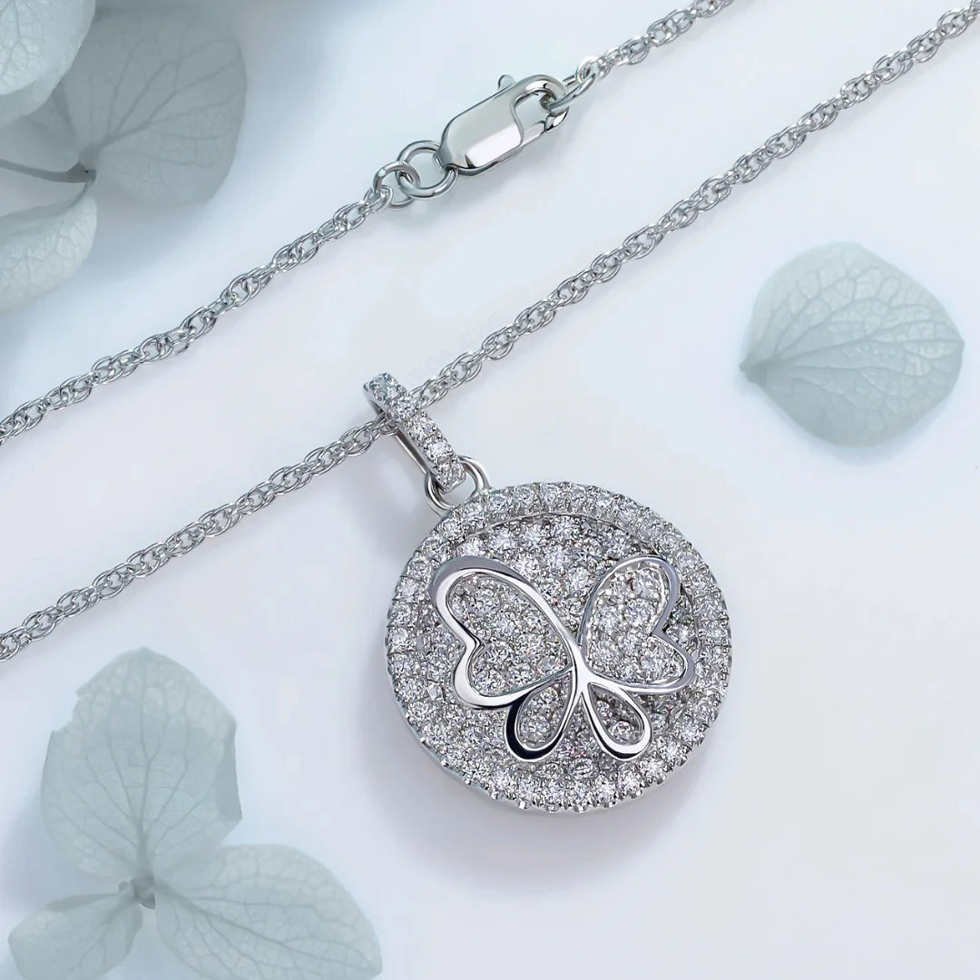Colar Borboleta Cravejado com Moissanite