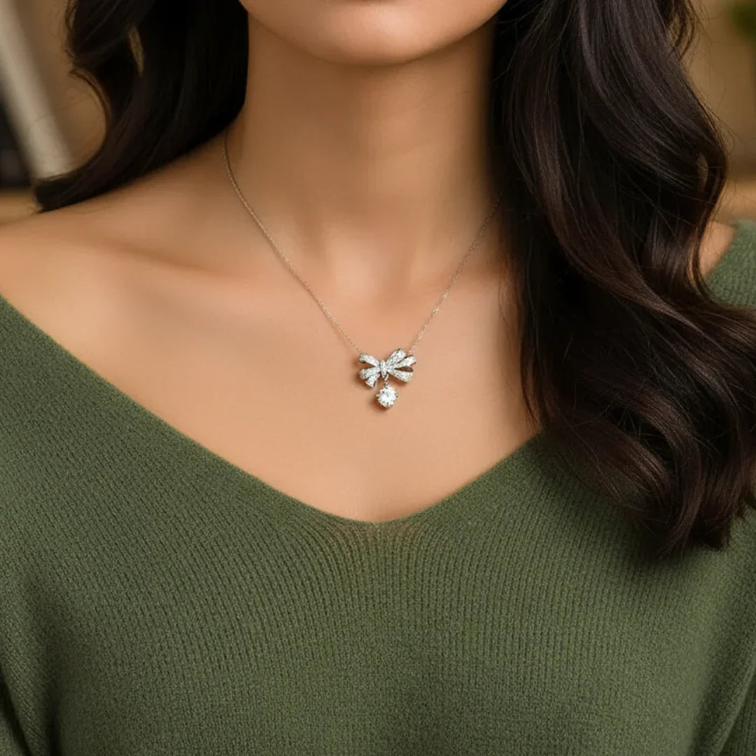 Colar Laços Banhado a Ródio Branco e Moissanite 2Ct
