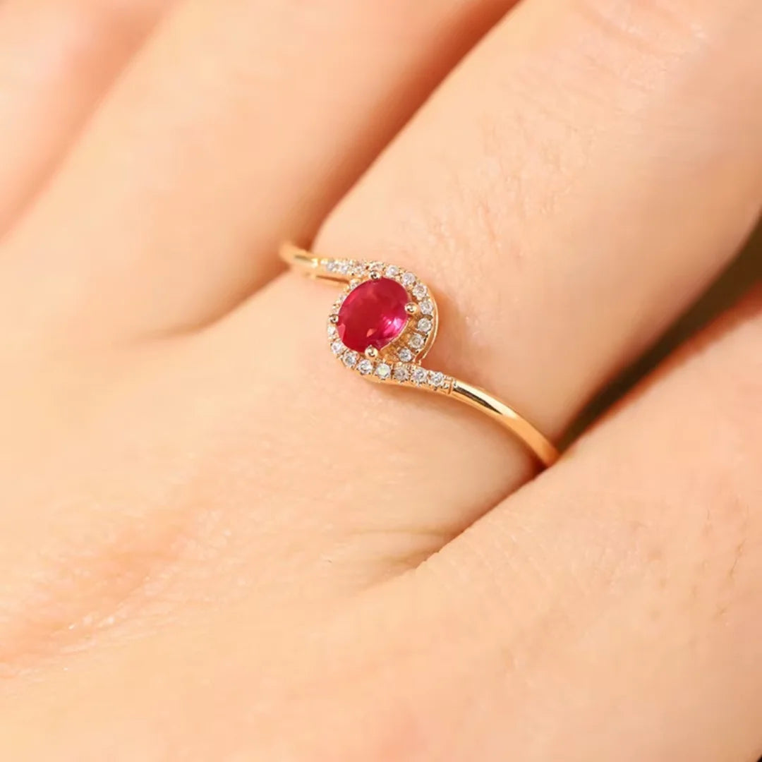 Anel Rubra em Ouro 18K com Rubi e Diamante