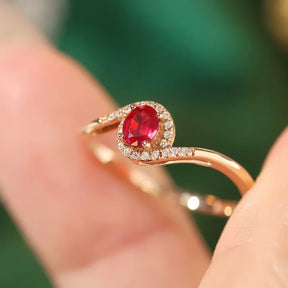 Anel Rubra em Ouro 18K com Rubi e Diamante