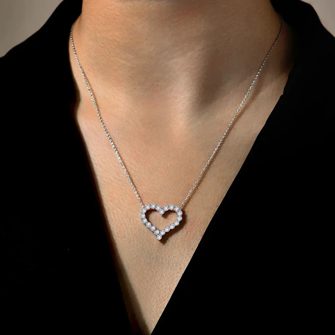 Colar Coração Cravejado com Moissanite
