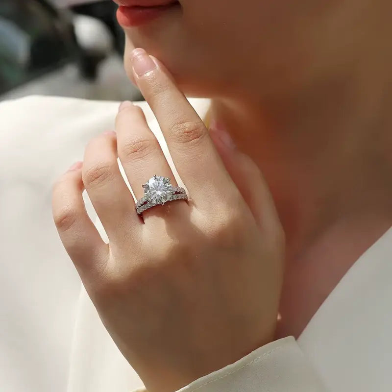 Anel Solitário La Belle Moissanite com Aliança Aparador