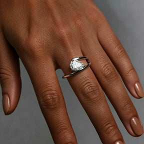 Anel Solitário Avalon Moissanite Deluxe Gota