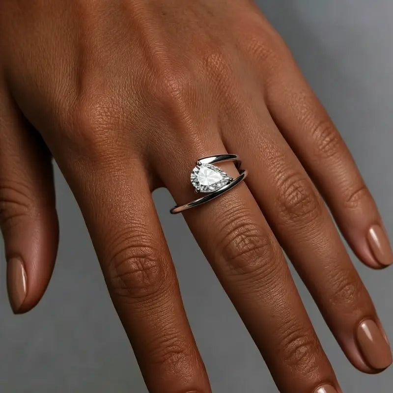 Anel Solitário Avalon Moissanite Deluxe Gota