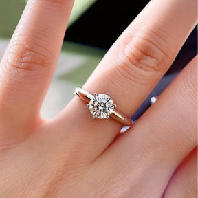 Anel Solitário Elen com Pedra Moissanite