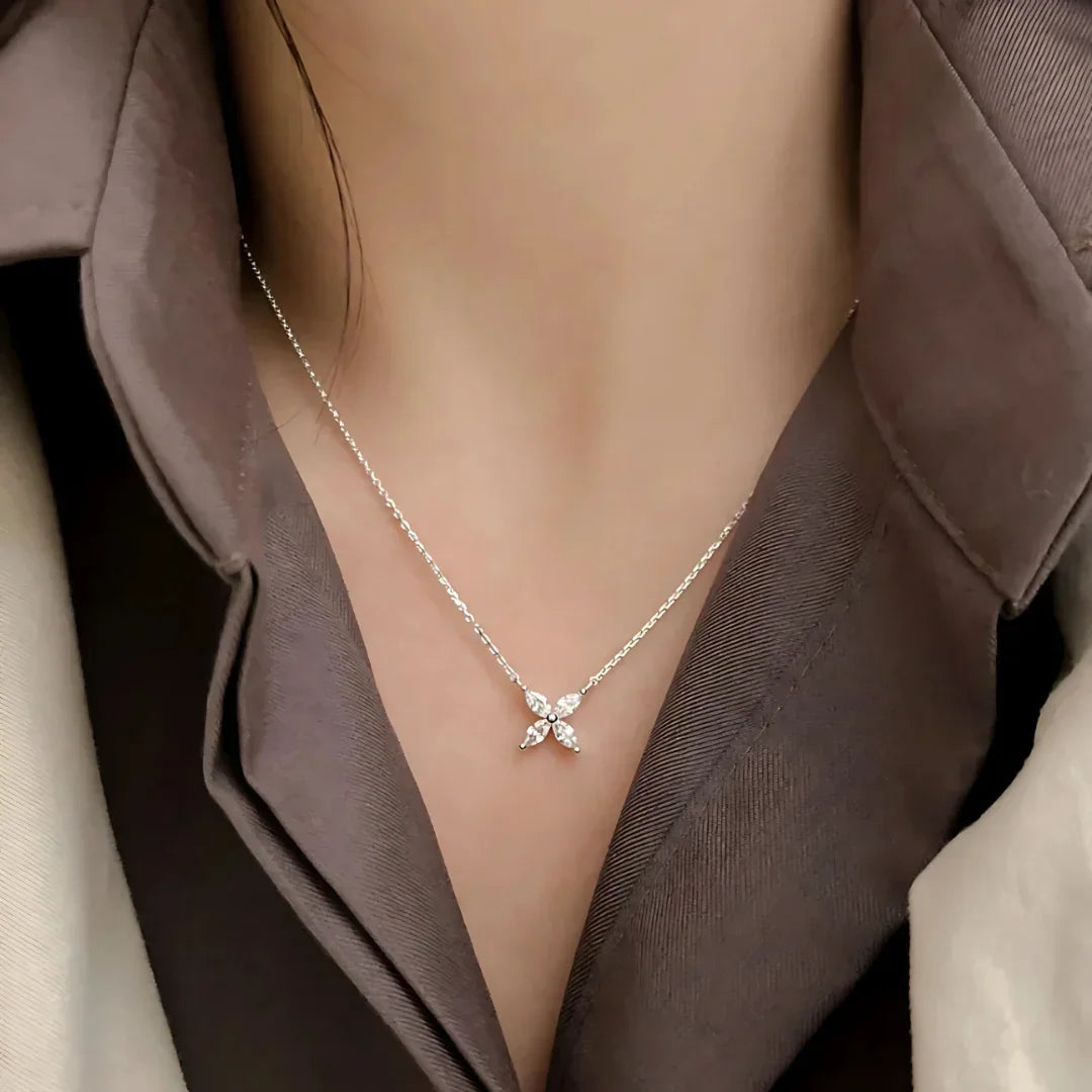 Colar Flor Estrela com Moissanite