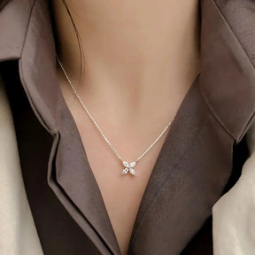Colar Flor Estrela com Moissanite