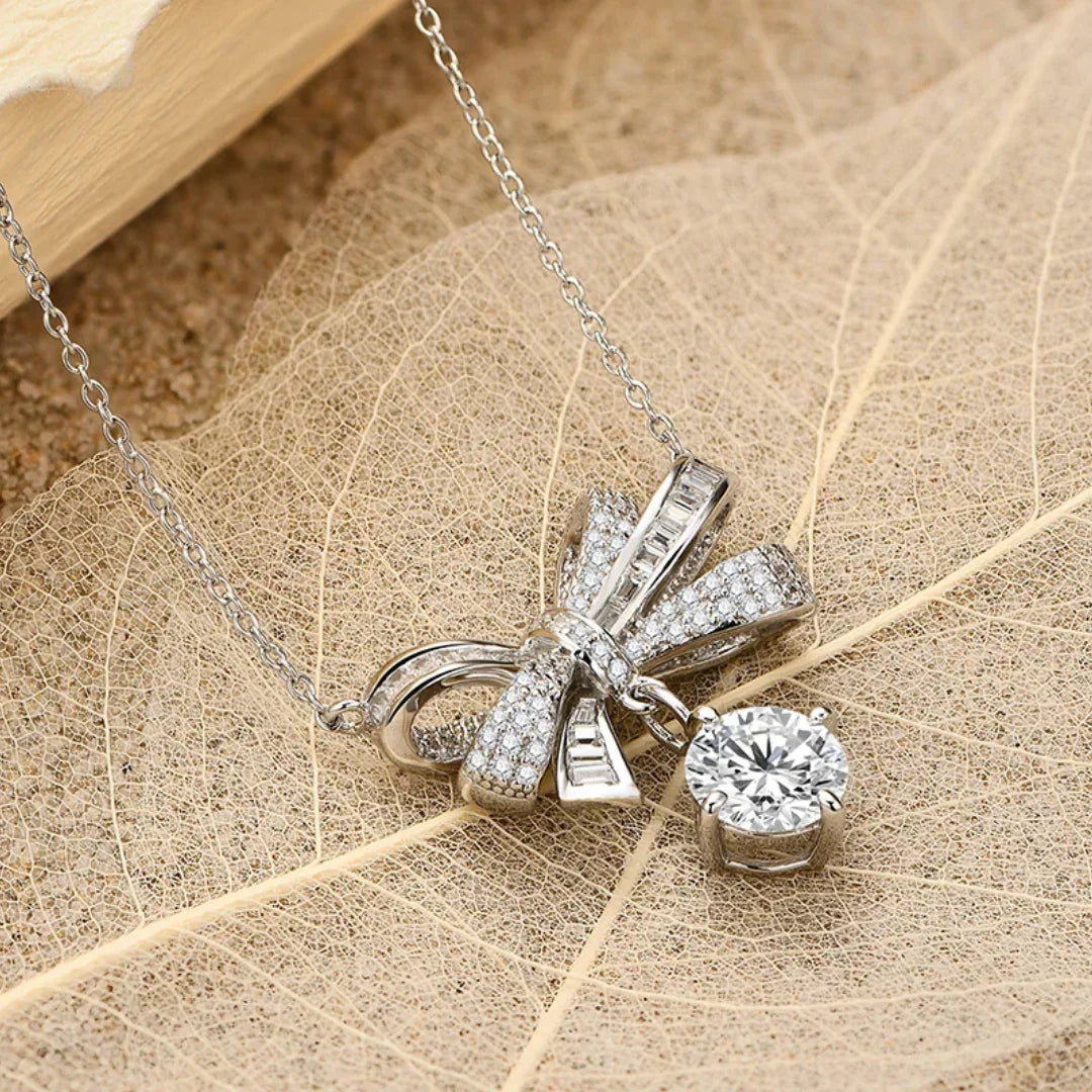 Colar Laços Banhado a Ródio Branco e Moissanite 2Ct