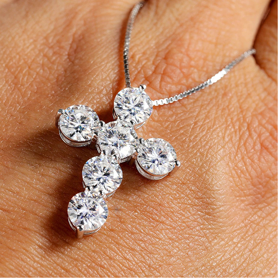Colar Cruz Cravejado Moissanite Deluxe