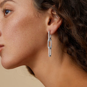 Brinco Calyra Cravejado com Moissanite