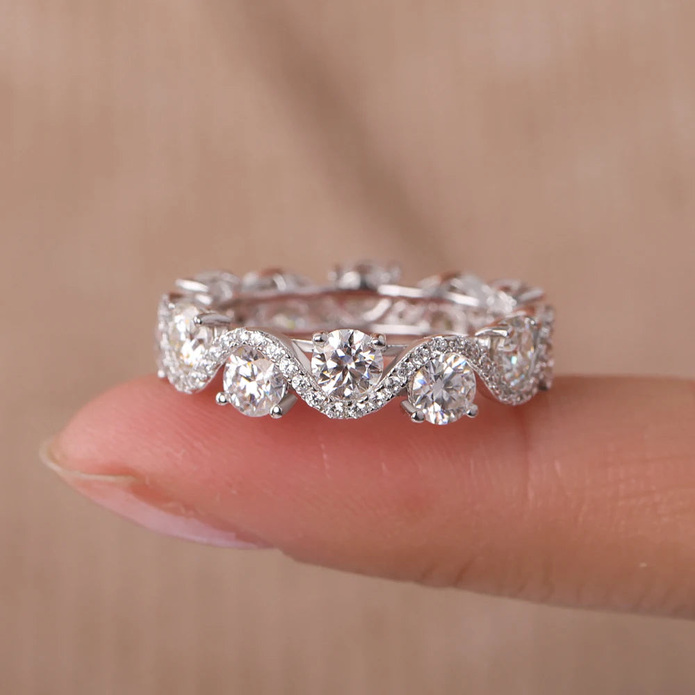 Anel Curved Cravejado com Moissanite e Zircônia