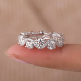 Anel Curved Cravejado com Moissanite e Zircônia