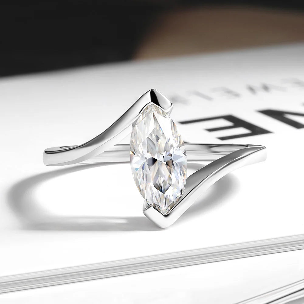 Anel Solitário Moissanite Deluxe Marquise Cut 1CT