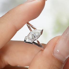 Anel Solitário Moissanite Deluxe Marquise Cut 1CT