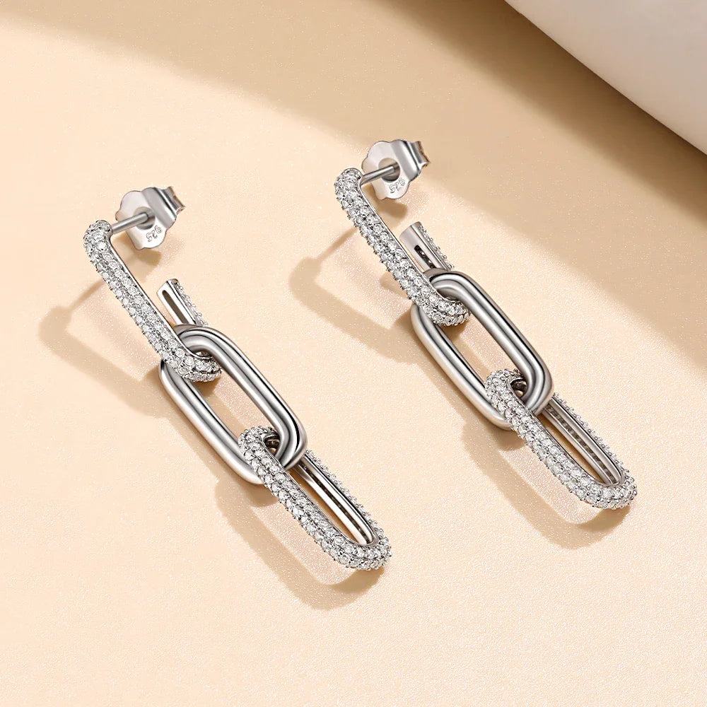 Brinco Calyra Cravejado com Moissanite