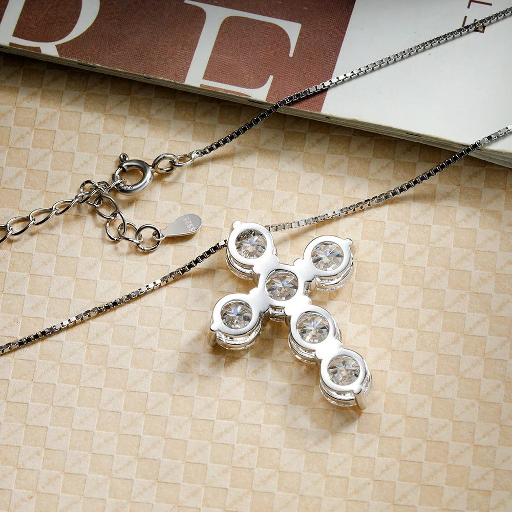 Colar Cruz Cravejado Moissanite Deluxe