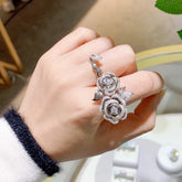 Anel Flor de Camélia Cravejado com Moissanite 