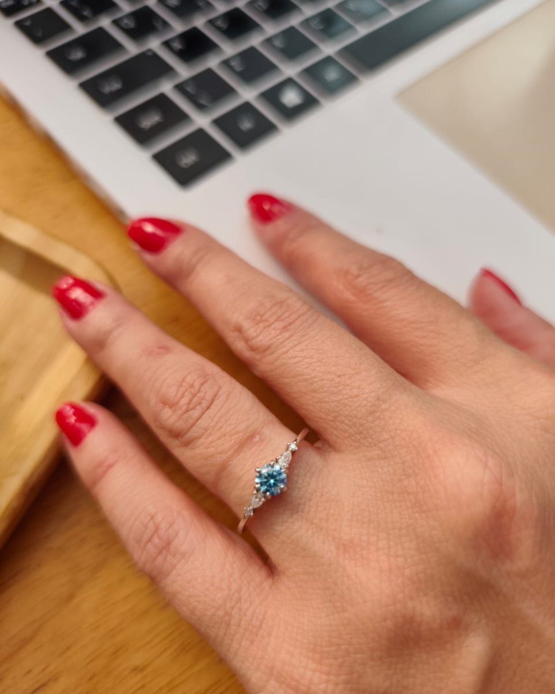 Anel de Noivado Cinderela com Moissanite Azul 0.5Ct